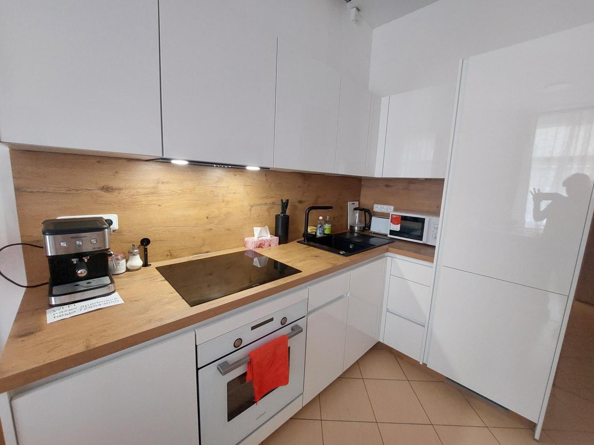 Prostorny Byt V Centru 3 Kk 80 M2 Hradec Králové Exterior foto